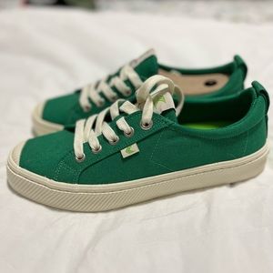 Cariuma sneakers, never worn.